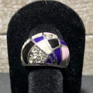 Beautiful fashion ring Size 8